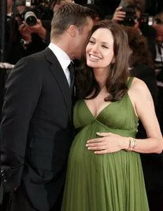 беременная Анджелина Джоли